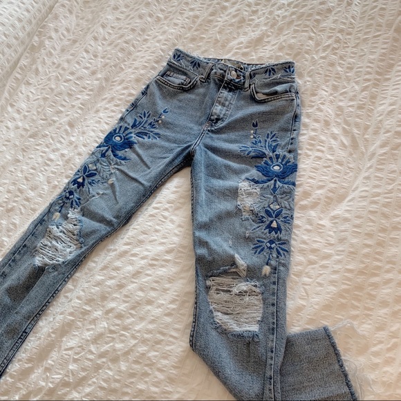 Topshop Embroidered Ripped Jeans - Picture 6 of 8
